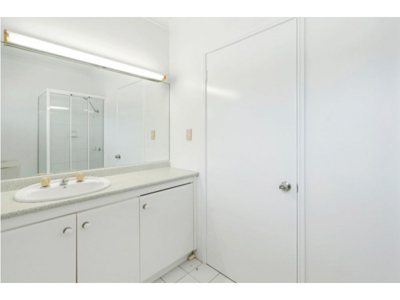 10 11 Springfield Crescent, Manoora QLD 4870