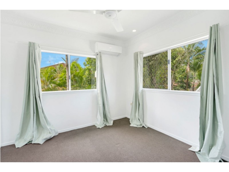 10 11 Springfield Crescent, Manoora QLD 4870
