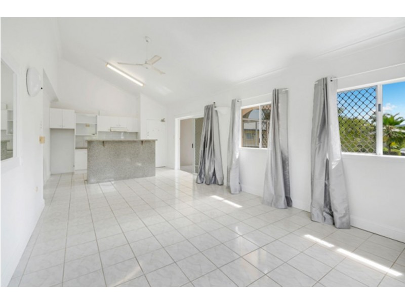 10 11 Springfield Crescent, Manoora QLD 4870
