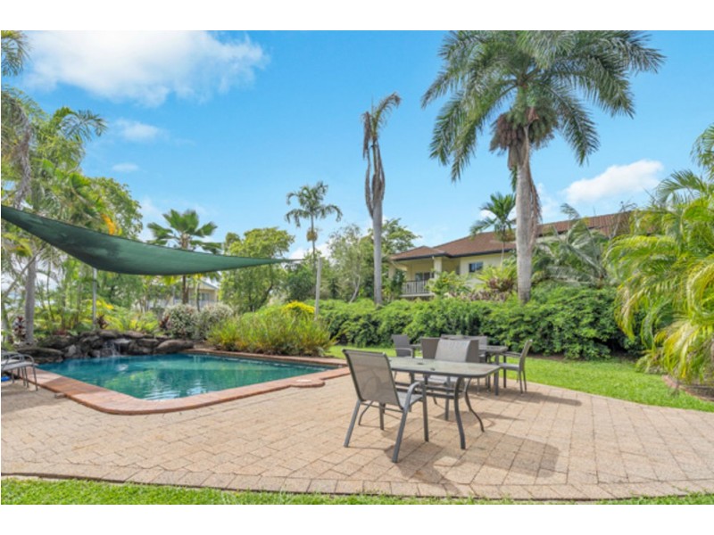10 11 Springfield Crescent, Manoora QLD 4870