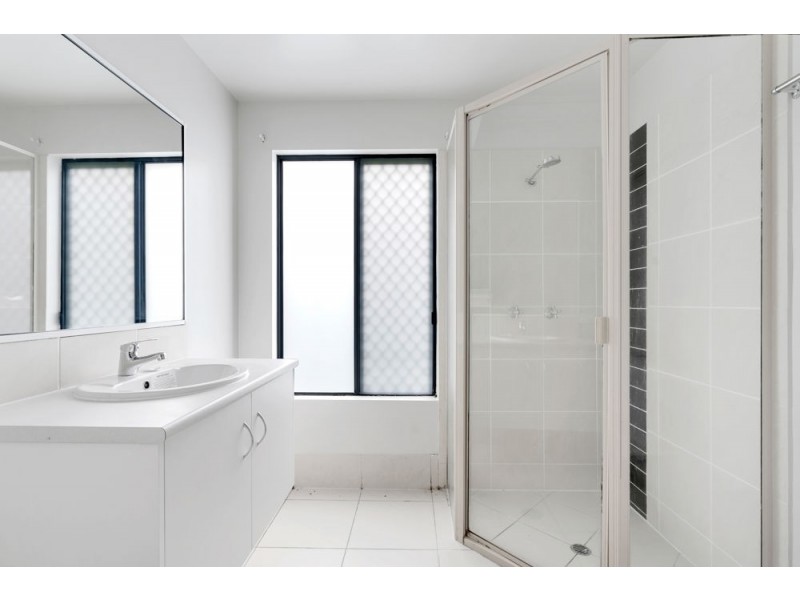 4 Guiness Close, White Rock QLD 4868