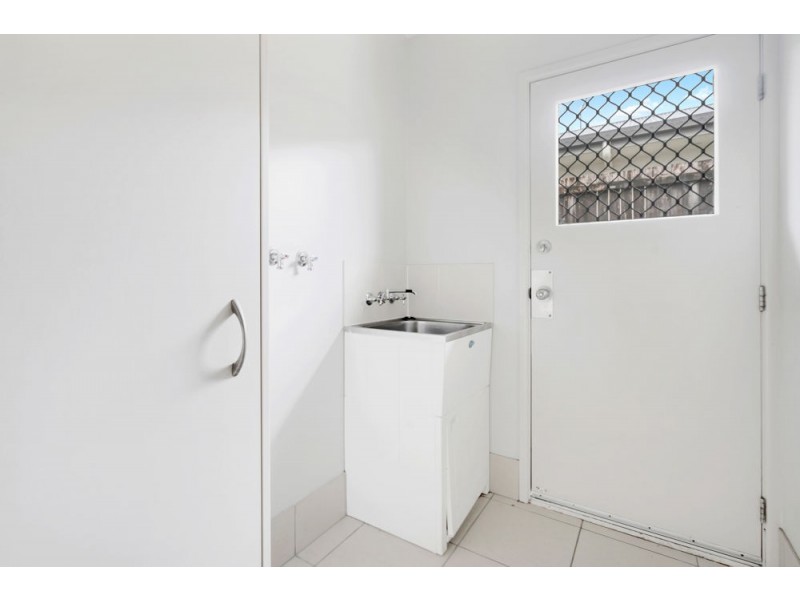 4 Guiness Close, White Rock QLD 4868