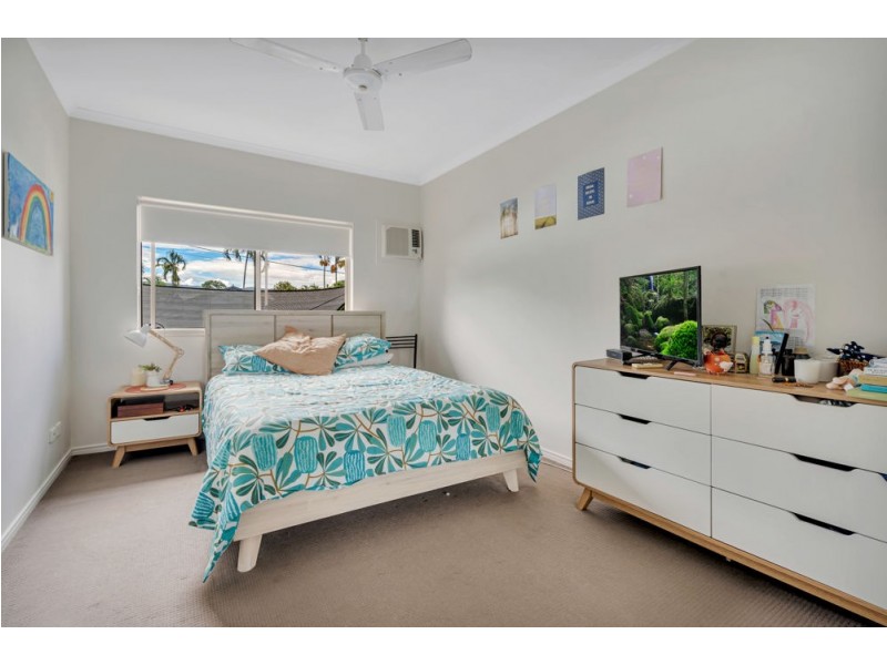 2/25 Rutherford Street, Yorkeys Knob QLD 4878