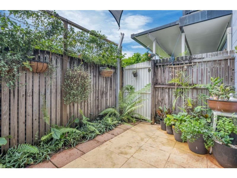 2/25 Rutherford Street, Yorkeys Knob QLD 4878