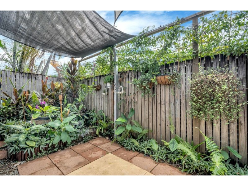 2/25 Rutherford Street, Yorkeys Knob QLD 4878