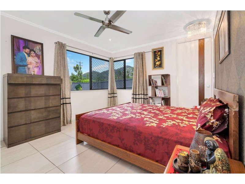 45 Springbrook Avenue, Redlynch QLD 4870