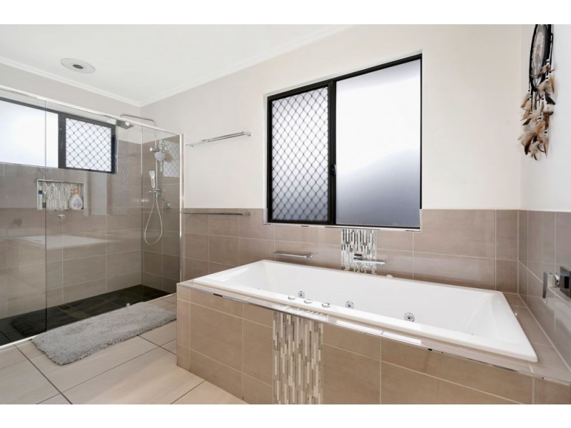 45 Springbrook Avenue, Redlynch QLD 4870