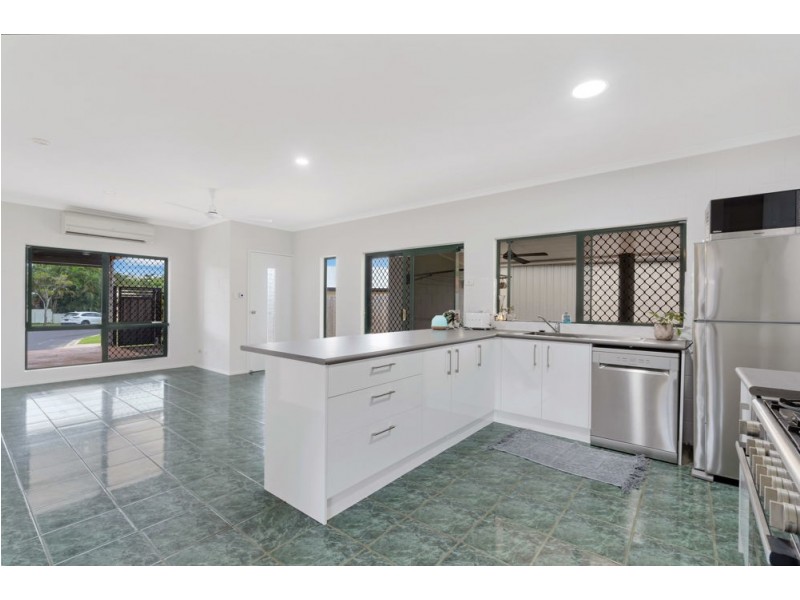 11 Venus Battery Close, Edmonton QLD 4869