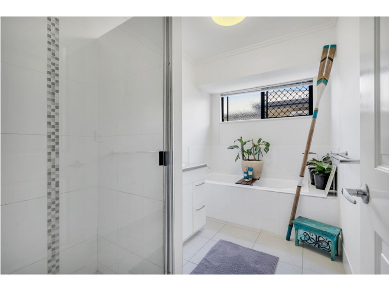 42 Disney Street, White Rock QLD 4868