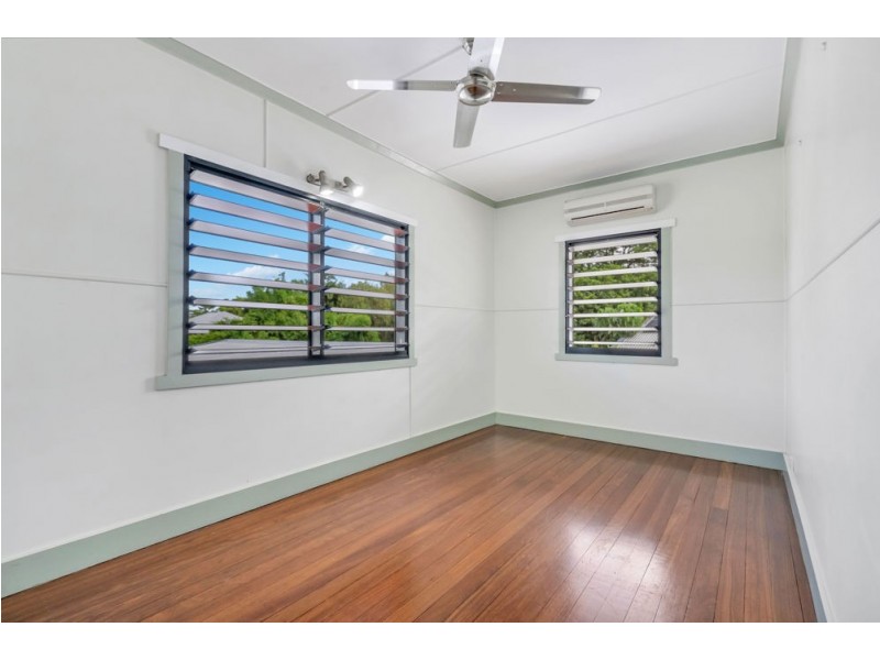 103 English Street, Manunda QLD 4870