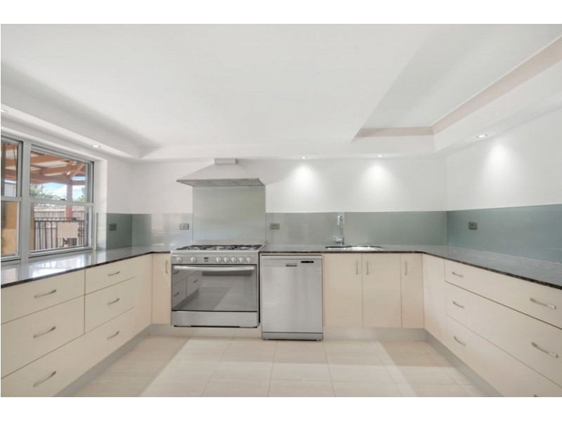 103 English Street, Manunda QLD 4870