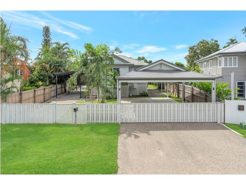 7 Hoad Street, Earlville QLD 4870