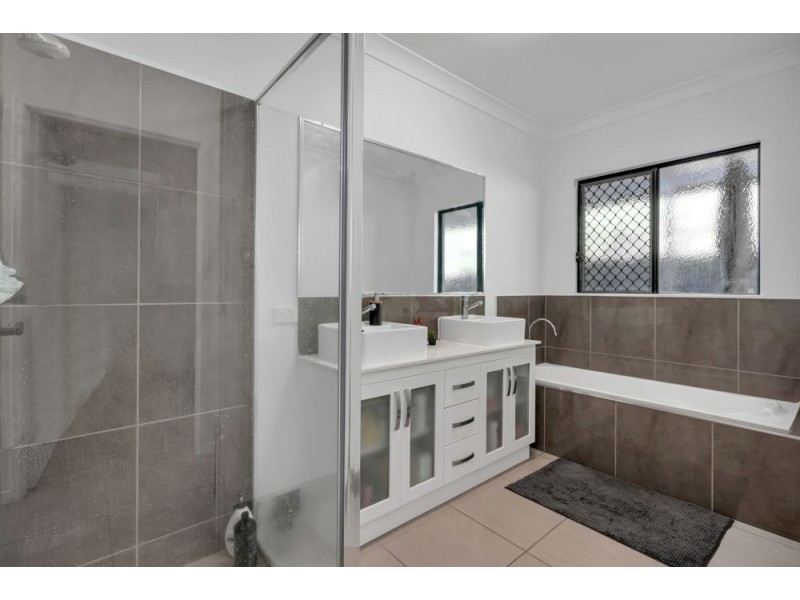 40 Xavier Herbert Drive, Redlynch QLD 4870