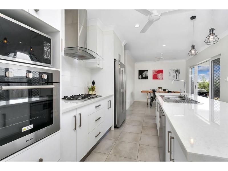 38 Springbrook Avenue, Redlynch QLD 4870