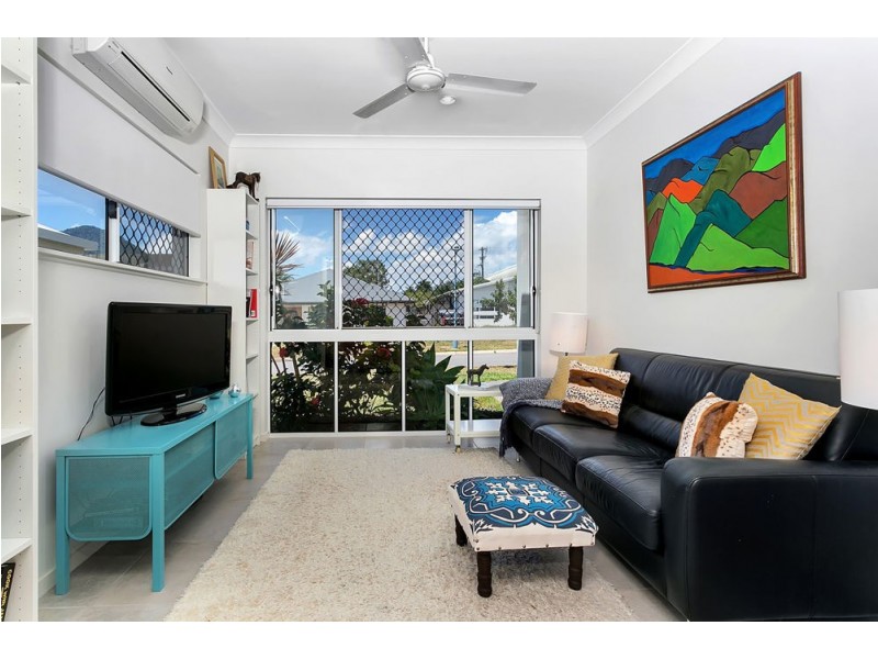 38 Springbrook Avenue, Redlynch QLD 4870
