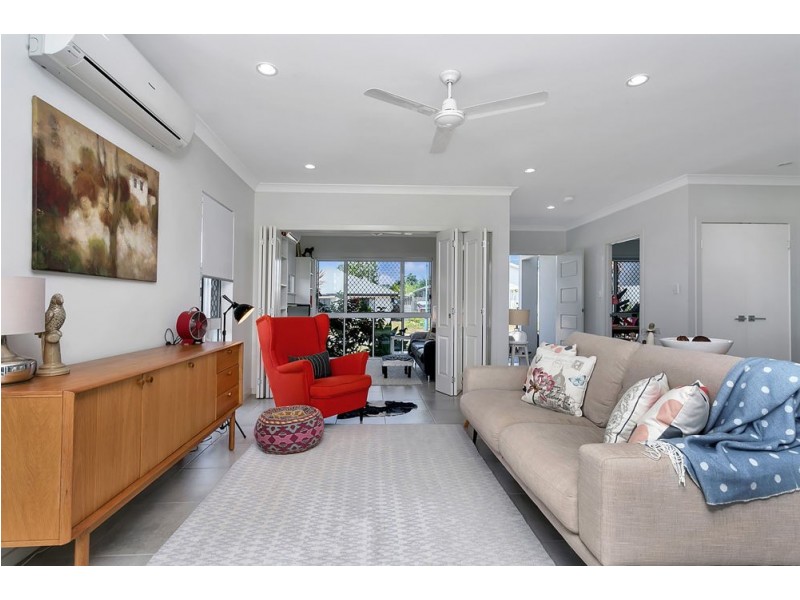 38 Springbrook Avenue, Redlynch QLD 4870