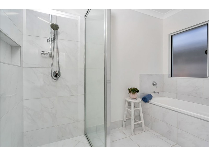 38 Springbrook Avenue, Redlynch QLD 4870