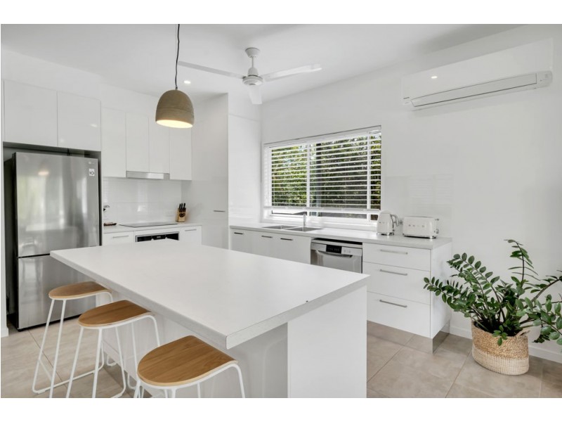 40b Barron River Esplanade, Machans Beach QLD 4878