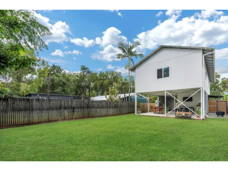 40b Barron River Esplanade, Machans Beach QLD 4878