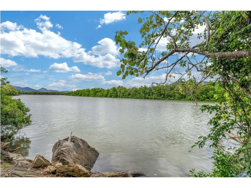 40b Barron River Esplanade, Machans Beach QLD 4878