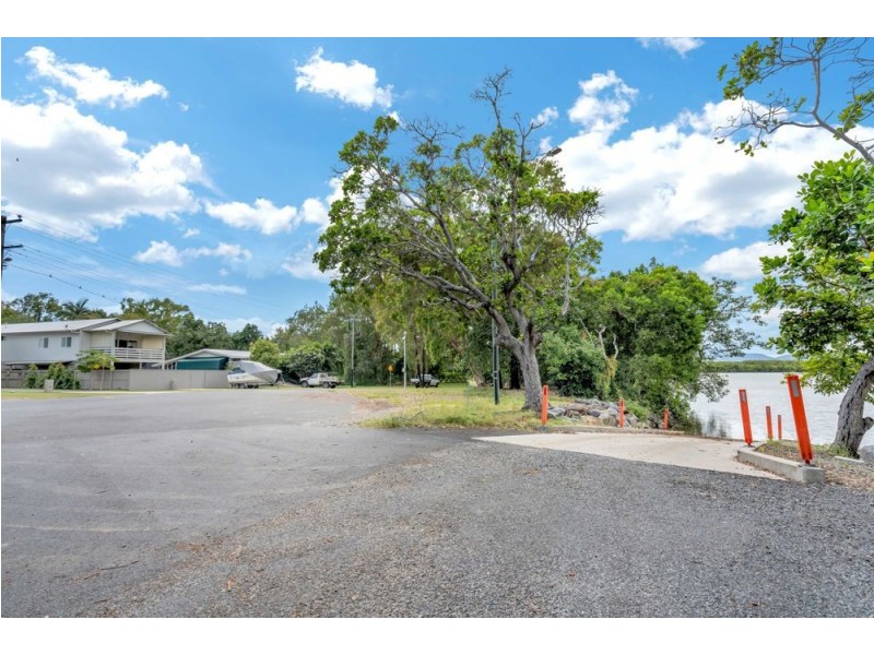 40b Barron River Esplanade, Machans Beach QLD 4878