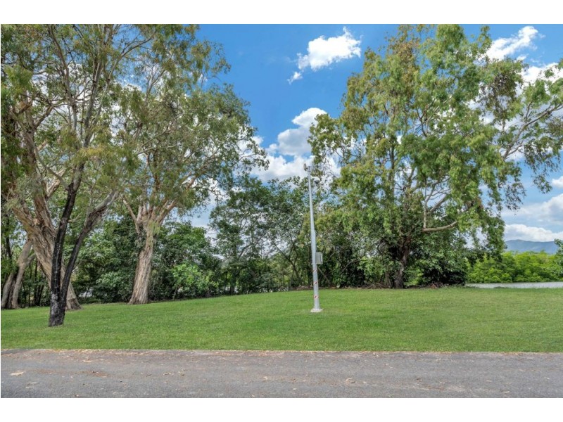 40b Barron River Esplanade, Machans Beach QLD 4878