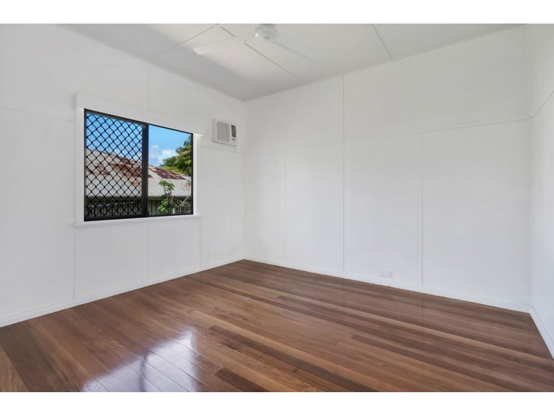 26-28 Howe Street, Cairns North QLD 4870