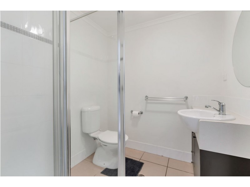 8/44-50 Pease Street, Manoora QLD 4870