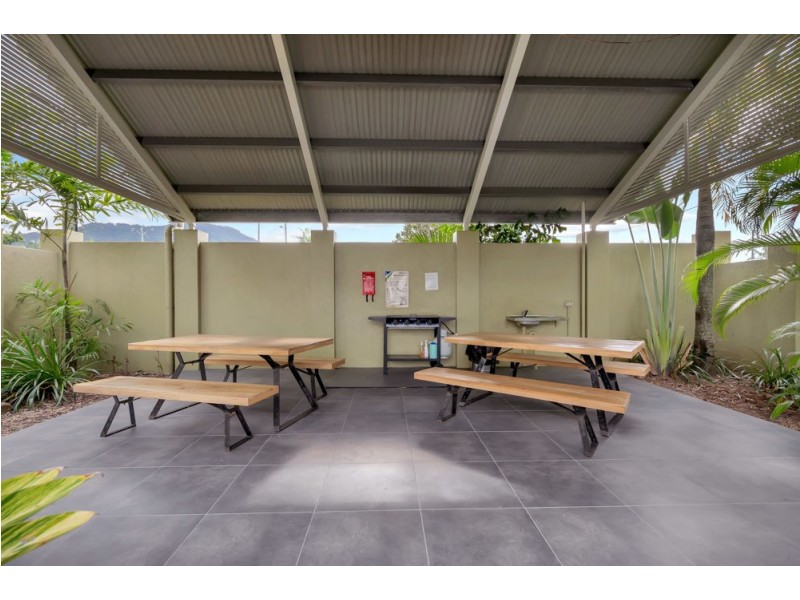8/44-50 Pease Street, Manoora QLD 4870