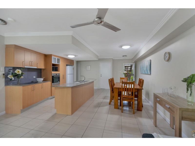 12/242 Grafton Street, Cairns North QLD 4870