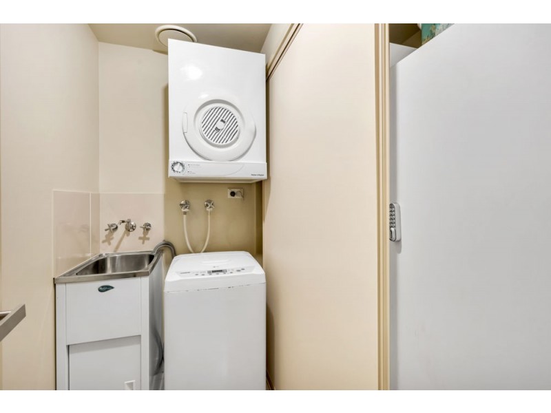 225/12-21 Gregory Street, Westcourt QLD 4870