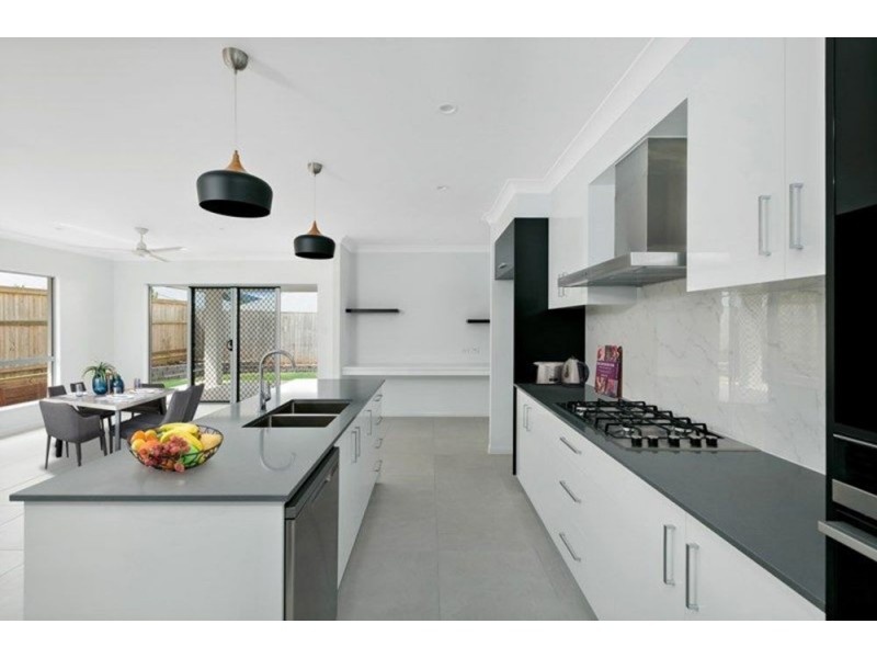 58 Springbrook Avenue, Redlynch QLD 4870