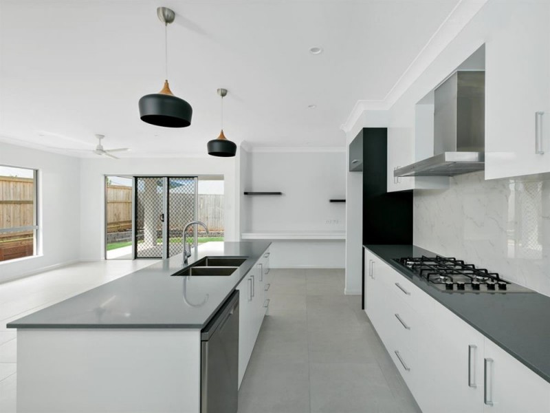 58 Springbrook Avenue, Redlynch QLD 4870