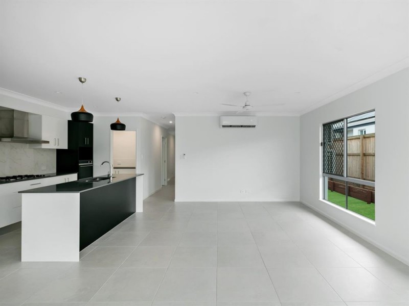 58 Springbrook Avenue, Redlynch QLD 4870