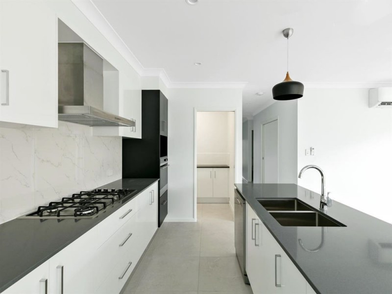 58 Springbrook Avenue, Redlynch QLD 4870