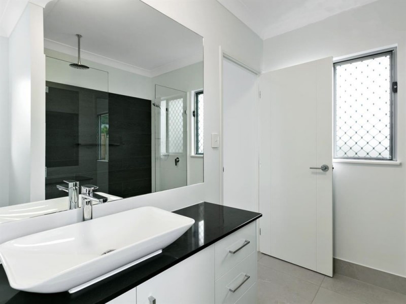 58 Springbrook Avenue, Redlynch QLD 4870