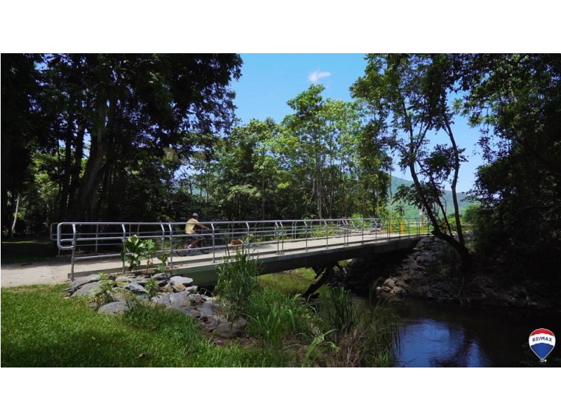 58 Springbrook Avenue, Redlynch QLD 4870