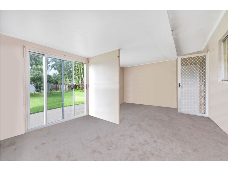12 Lynette Street, Woree QLD 4868