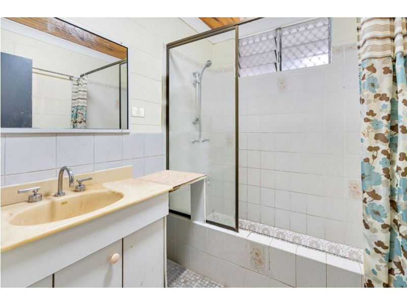 12 Lynette Street, Woree QLD 4868