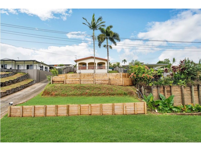 18 Makoo Close, White Rock QLD 4868