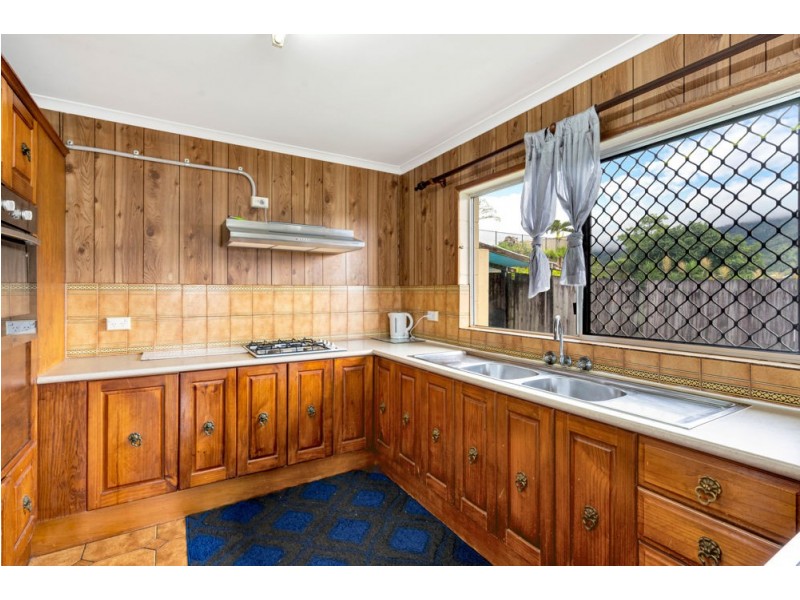 18 Makoo Close, White Rock QLD 4868