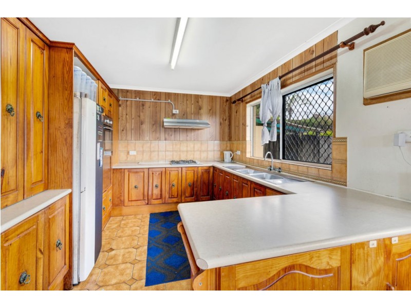 18 Makoo Close, White Rock QLD 4868