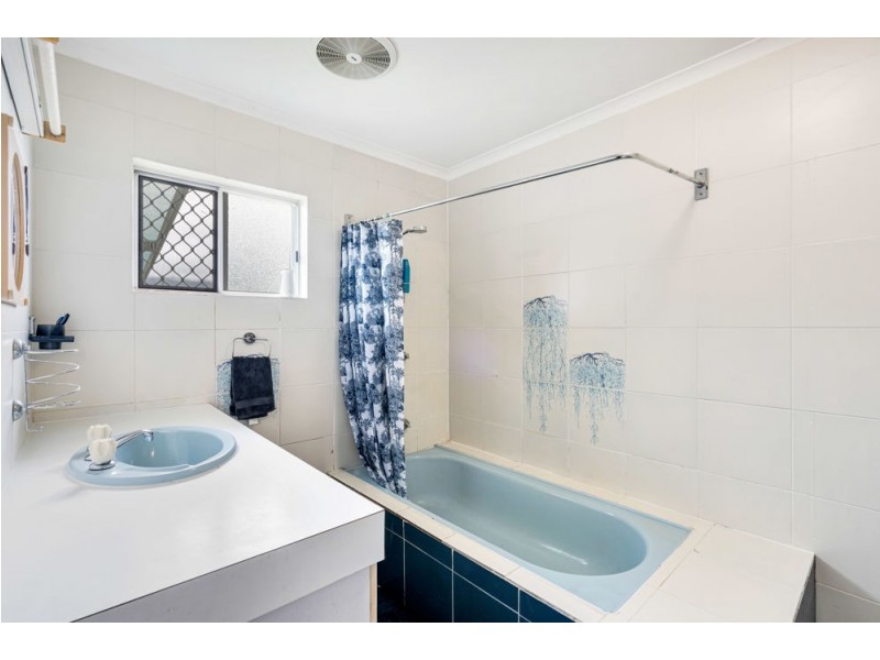 18 Makoo Close, White Rock QLD 4868