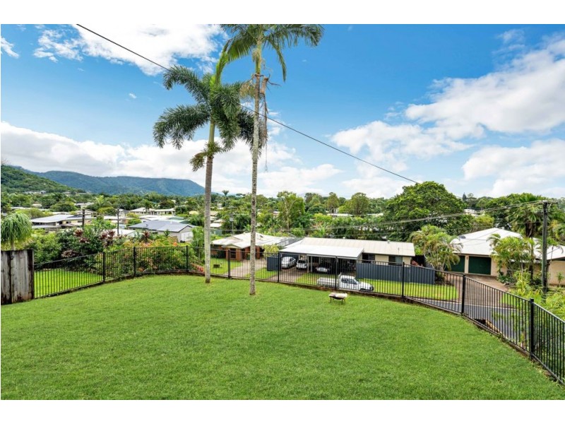 18 Makoo Close, White Rock QLD 4868