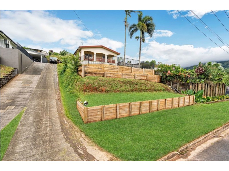 18 Makoo Close, White Rock QLD 4868