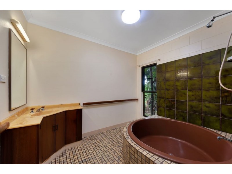 76 Upper Perkins Road, Manoora QLD 4870