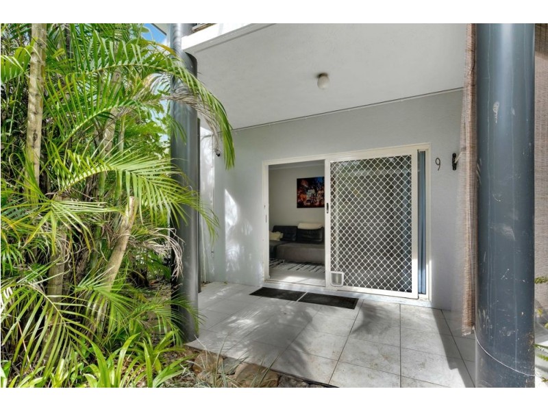 9/4-5 Hollett Close, Manunda QLD 4870
