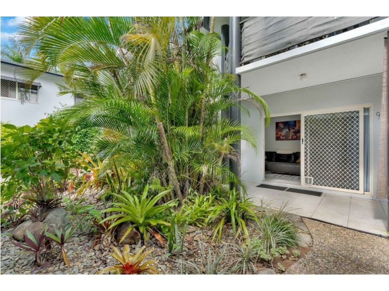 9/4-5 Hollett Close, Manunda QLD 4870