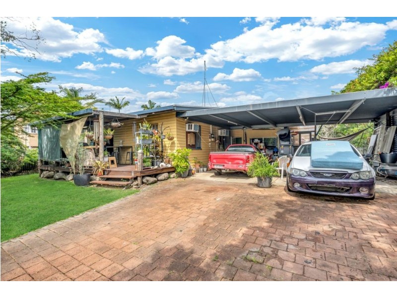 9 Perkins Street, Manoora QLD 4870