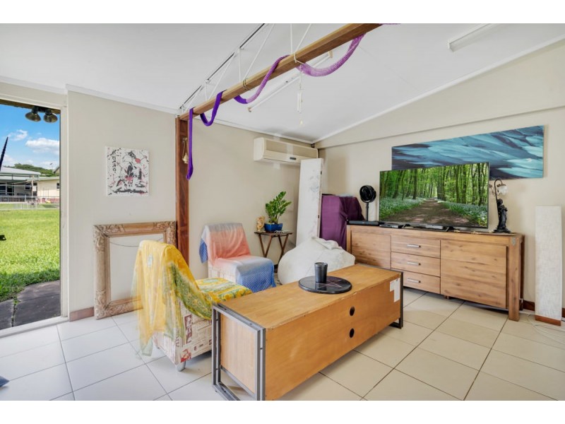 9 Perkins Street, Manoora QLD 4870